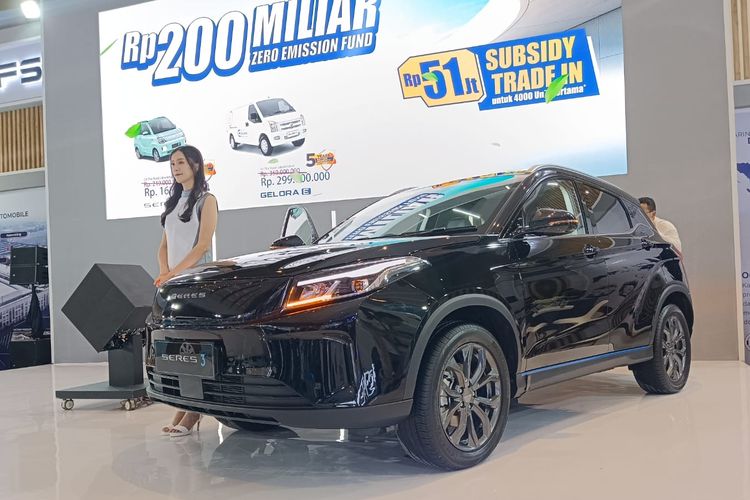 DFSK, Seres, mobil listrik, Seres 3, IIMS, IIMS Surabaya, Mobil Listrik Seres 3 Sapa Warga Surabaya