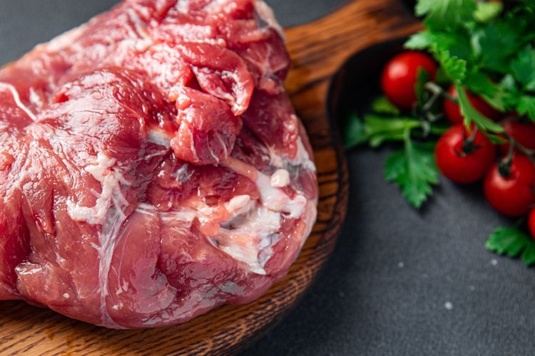cara membuat steak, cara membuat steak daging, cara membuat steak daging sapi kurban, cara membuat steak daging kurban, tips membuat steak daging kurban, 4 Cara Membuat Steak Pakai Daging Kurban, Tips dari Chef, 1. Pilih jenis potongan yang tepat, 2. Bersihkan daging kurban, 3. Pakai bumbu marinasi sederhana, 4. Sajikan dengan saus sesuai selera