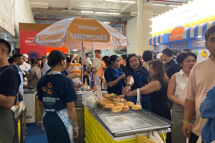 Brightspot Market, Brightspot SuperMRKT, Brightspot Market 2025, brightspot market 2025, brightspot supermrkt, brightspot supermrkt 2025, 6 Hal yang Bisa Dilakukan di Brightspot Market 2025, Fitting Baju Pakai AI hingga Kulineran, 1. Kulineran, 2. Fitting baju pakai AI, 3. Tindik, 4. Jajan piringan hitam, 5. Belanja aksesori, 6. Belanja pakaian anak