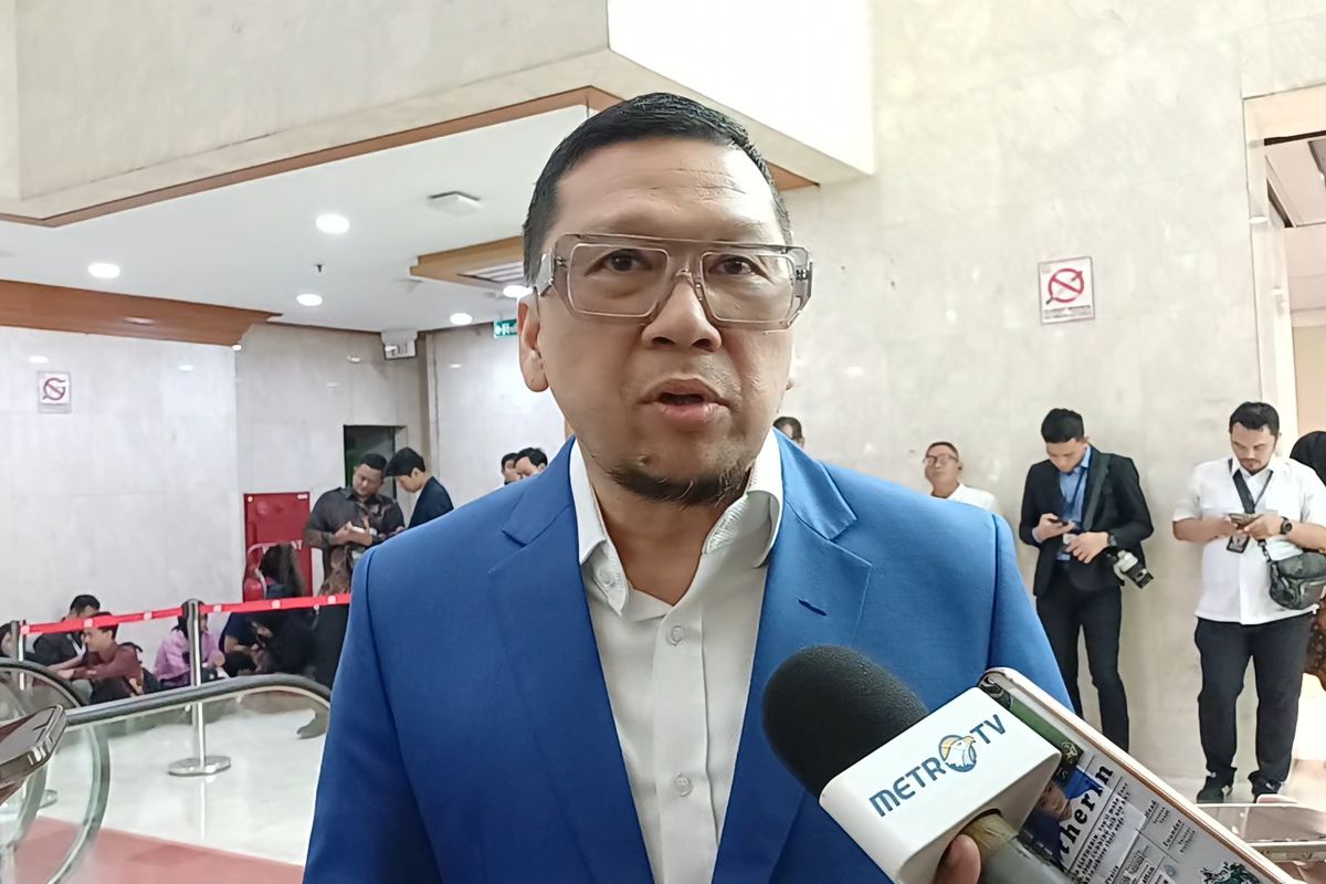 Ijazah Gibran, Gibran digugat, Gugatan Gibran, sidang gugatan gibran, gibran digugat 125 triliun, Gugatan Ijazah Gibran, ijazah capres cawapres DPR, aturan KPU dokumen rahasia, dokumen capres cawapres 2025, DPR kritik KPU soal ijazah, daftar dokumen rahasia capres, Keputusan KPU 731 Tahun 2025, transparansi capres cawapres, DPR soal keterbukaan data capres, Siapa Subhan Penggugat Gibran, DPR Soroti Aturan KPU Soal Ijazah Capres-Cawapres: Kenapa Harus Dirahasiakan?