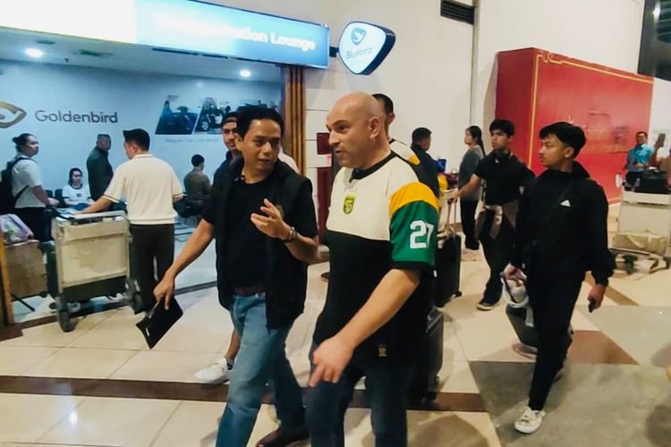 Super League 2025-2026, Bernardo Tavares, Persebaya, Babak Baru di Persebaya, Bernardo Tavares Tegaskan Etika Transfer dan Bangun Kebersamaan