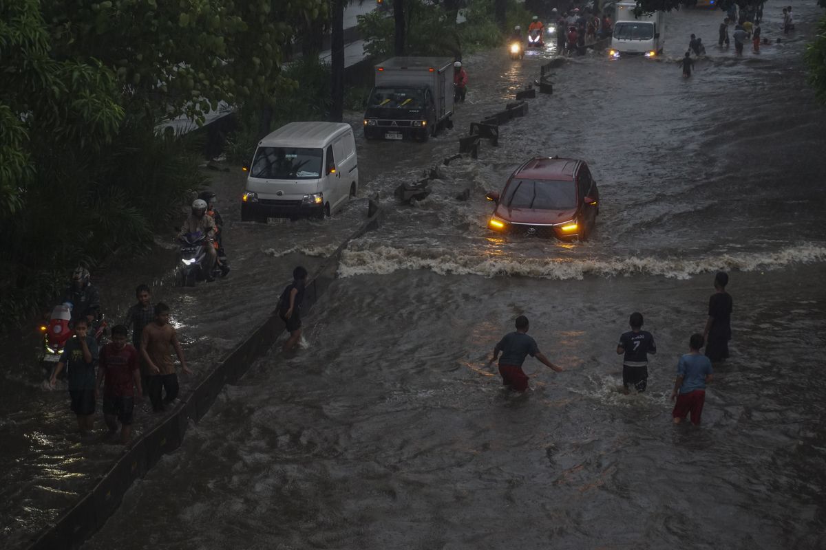 Mobil listrik, banjir, mobil listrik terendam banjir, Kenali Ciri-Ciri Mobil Listrik Bekas Pernah Terendam Banjir