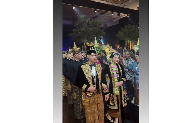 Al Ghazali, Alyssa Daguise, ngunduh mantu Al Ghazali, ngunduh mantu Alyssa Daguise, Ngunduh mantu Al Ghazali, Ngunduh Mantu Al Ghazali, venue ngunduh mantu al ghazali, ngunduh mantu al ghazali jcc, prosesi ngunduh mantu al ghazali, ngunduh mantu al ghazali ahmad dhani, konsep ngunduh mantu al ghazali, busana alyssa saat ngunduh mantu, busana alyssa daguise saat ngunduh mantu, ngunduh mantu al ghazali dann alyssa daguise, ngunduh mantu alyssa daguise, busana alyssa daguise, Ngunduh Mantu Al Ghazali, Alyssa Daguise Tampil Anggun dalam Tradisi Jawa