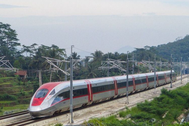 cara beli tiket kereta cepat whoosh, panduan naik kereta cepat whoosh, cara menuju stasiun whoosh halim, cara reschedjule tiket kereta cepat whoosh, Panduan Naik Kereta Cepat Whoosh: Cara ke Stasiun Halim, Beli dan Reschedjule Tiket, 1. Cara ke Stasiun Halim naik KRL, LRT dan Transjakarta, 2. Cara beli tiket Kereta Cepat Whoosh, 3. Ketentuan boarding dan penggunaan tiket, 4. Cara scan tiket Whoosh, 5. Cara reschedjule tiket