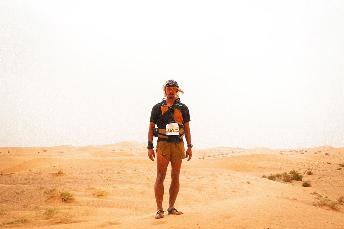 Diego Yanuar, Marathon des Sables, marathon des sables, marathon pakai sendal, maraton pakai sandal, maraton di Gurun Sahara, Suka Tantangan, Diego Yanuar Ikut Maraton 250 Km di Gurun Sahara Pakai Sandal