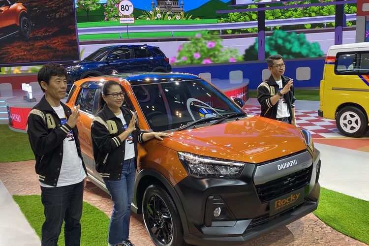 kredit mobil, Simulasi kredit, angsuran maksimal, keuangan sehat, Kalkulasi Cicilan Mobil Demi Menjaga Keuangan Sehat