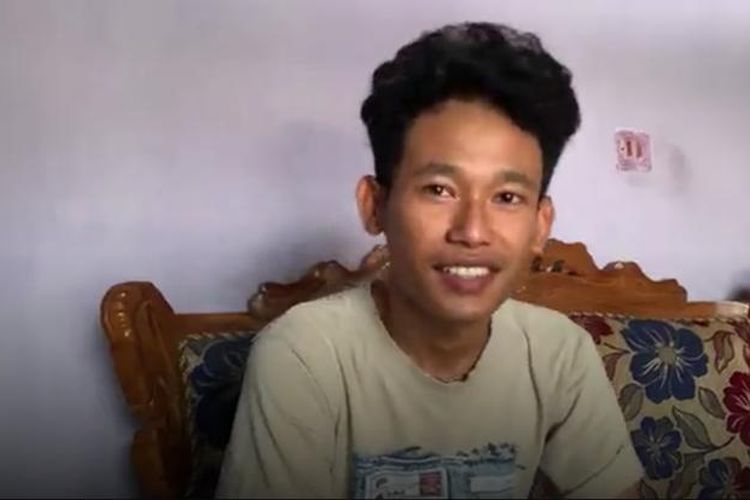 Bjorka, bjorka ditangkap, bjorka ditangkap di madiun, bjorka madiun, Bjorka Madiun tersangka, Bjorka ditangkap polisi, penangkapan Bjorka, Penjual Es di Madiun Pernah Dituding Jadi Bjorka, Kini Polisi Tangkap Pemilik Akun Bjorkanesiaa, Unggah Data Nasabah di Akun X, Jejak Kasus Bjorka Tahun 2022 di Madiun, Awal Agung Kenal Sosok Bjorka, Diancam Jual HP, Lalu Ditangkap, Tak Ditahan, Tapi Wajib Lapor, Kembali Jualan Es Setelah Jadi Tersangka