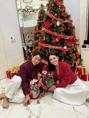 Amanda Manopo, Kenny Austin, Amanda Manopo dan Kenny Austin, Outfit Natal Amanda Manopo dan Kenny Austin, Kompak Bernuansa Merah Putih di Rumah
