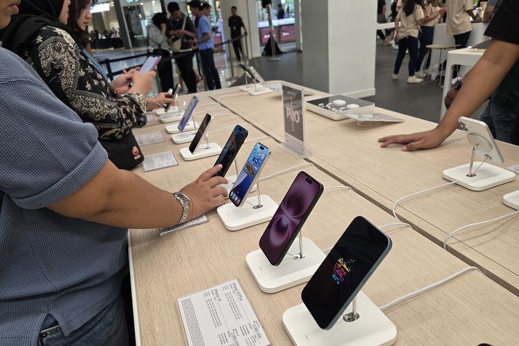 Apple, tarif Trump, iPhone, CEO Apple, Tim Cook, Tarif Trump, Donald Trump, impor, China, iPhone laris, apple, produk impor, perang dagang, tarif trump, bisnis apple, Apple Bakal 