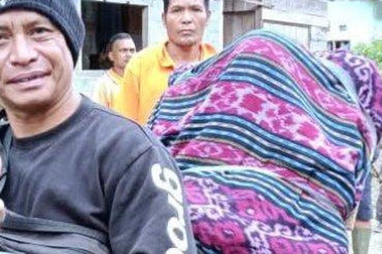 BKKBN, Donggala, jenazah ASN dibawa motor, jenazah ASN BKKBN di Donggala dievakuasi naik motor, jenazah ASN BKKBN di Donggala dibawa naik motor, Duka Rekan ASN di Donggala yang Jenazahnya Dibawa Naik Motor: “Rasanya Seperti Patah Sayap Kami”