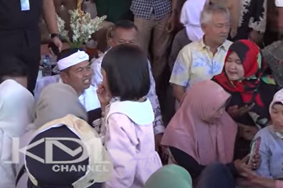 Gubernur Jawa Barat, Dedi Mulyadi, cedera, Cedera, gubernur jawa barat, tangan bengkak, Dedi Mulyadi Ungkap Tangannya Bengkak Gara-gara Disalami Emak-emak: Harus Rehat Sebulan