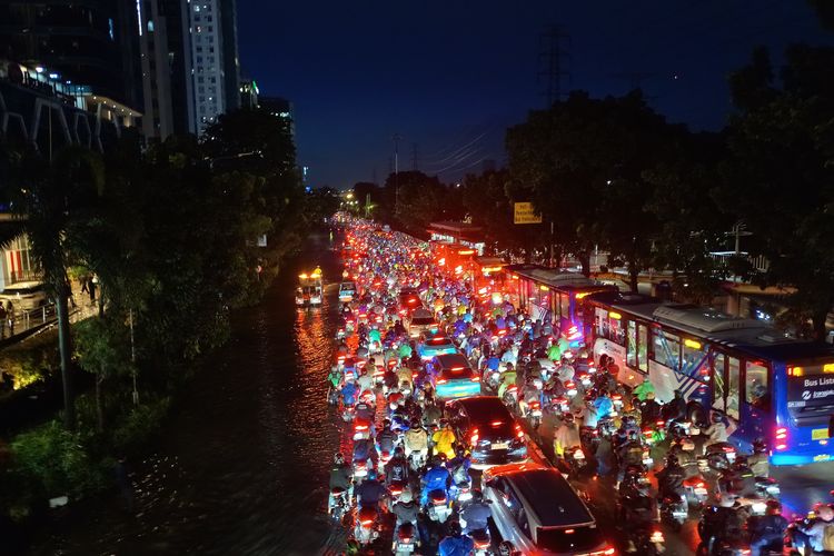Kendaraan prioritas, Panduan Memberi Jalan bagi Kendaraan Prioritas Saat Lalu Lintas Macet