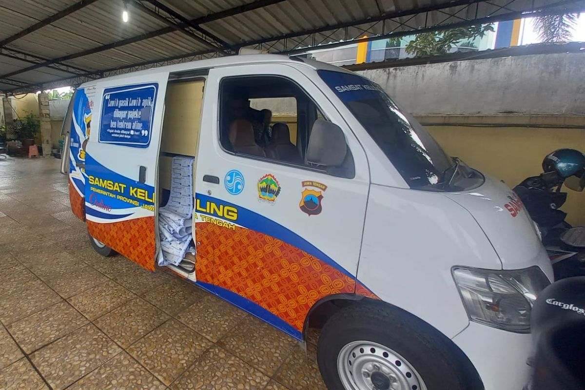 Samsat, mobil Samsat keliling, samsat, mobil samsat keliling, mobil samsat keliling sukoharjo, Bantu Atasi Antrean, Mobil Samsat Keliling Hadir di Kantor Samsat Sukoharjo