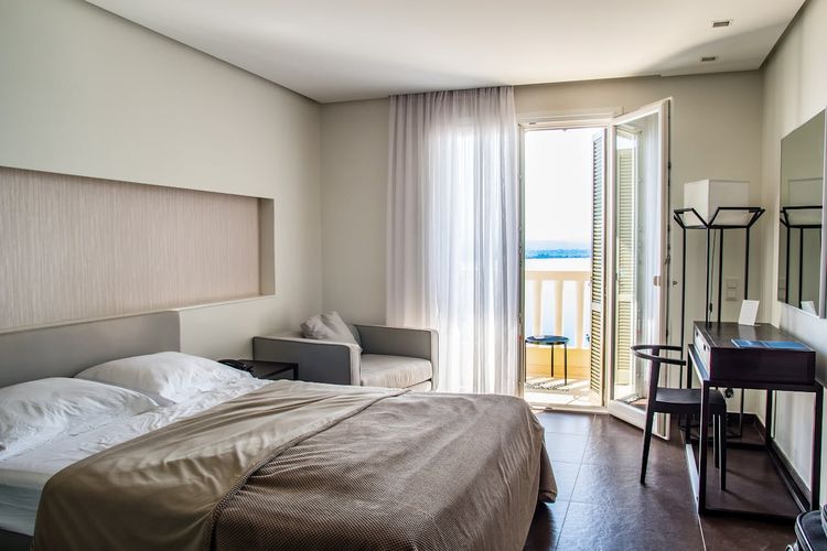 hotel, kamar, check in, check out, early check in, late check out, Ini Trik Khusus Agar Dapat Late Check Out dan Early Check In, Catat Sebelum Booking Hotel!, 1. Menjadi member, 2. Sampaikan request sejak awal, 3. Datang weekday, 4. Menjaga sopan santun