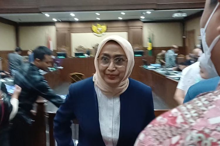 Ira Puspadewi, Prabowo, profil ira puspadewi, ira puspadewi asdp, ira puspadewi rehabilitasi, Siapa Ira Puspadewi, Eks Dirut ASDP yang Dapat Rehabilitasi Prabowo?, Karier Panjang Ira Puspadewi di ASDP, Divonis 4,5 Tahun Penjara dalam Kasus Korupsi ASDP, Akar Perkara: Akuisisi Kapal Rusak dan Kapal yang Karam, Profil dan Pendidikan Ira Puspadewi, Respons Ira Saat Tahu Mendapat Rehabilitasi dari Prabowo, KPK Masih Tunggu Keppres Sebelum Membebaskan Ira, Prabowo Rehabilitasi Tiga Terdakwa ASDP