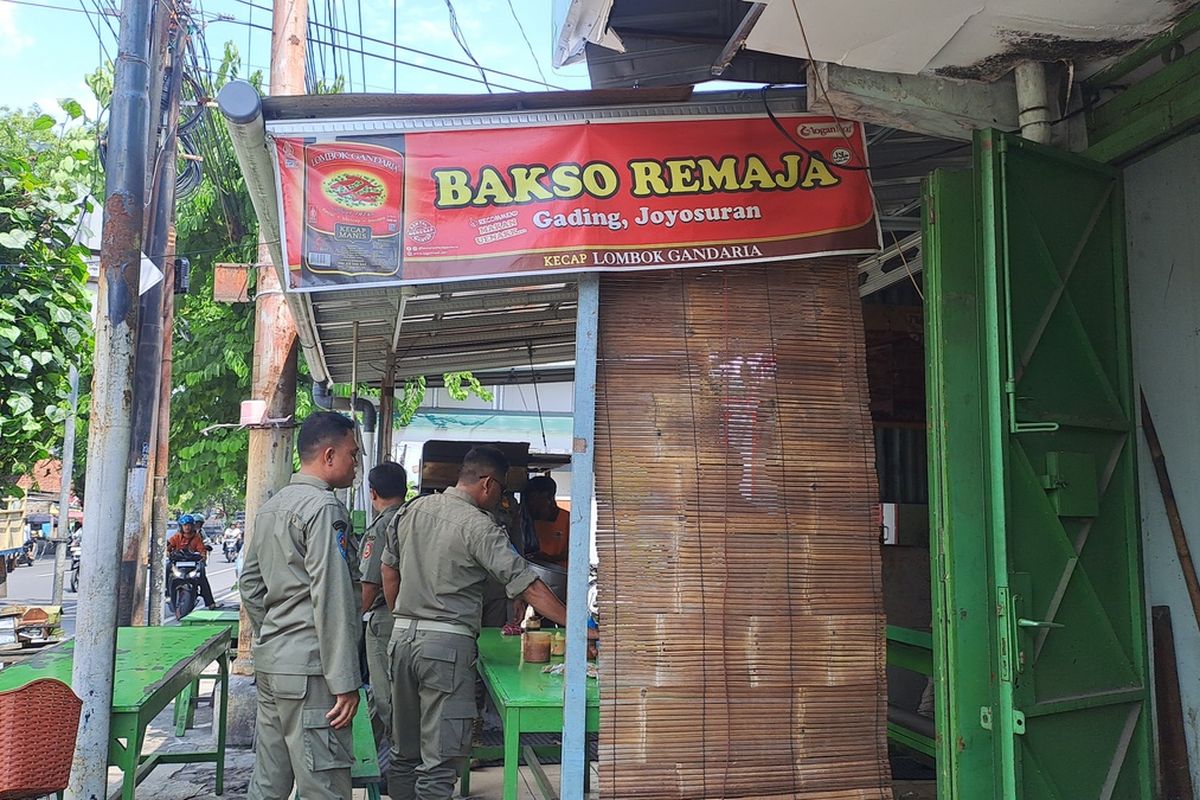 respati ardi, bakso remaja solo, bakso remaja gading, bakso remaja gading solo, bakso remaja gading solo halal, Bakso Remaja Gading Solo Dinyatakan Halal, Wali Kota Minta Maaf Keliru Informasi, Wali Kota Solo Minta Maaf, Dinas Pertanian Pastikan Produk Halal, Warung Bakso Remaja Gading Diizinkan Buka Kembali, Pemilik Warung: Bakso Kami Halal, Hanya Salah Paham, Warung Legendaris Sejak 1997, Warga Solo Lega