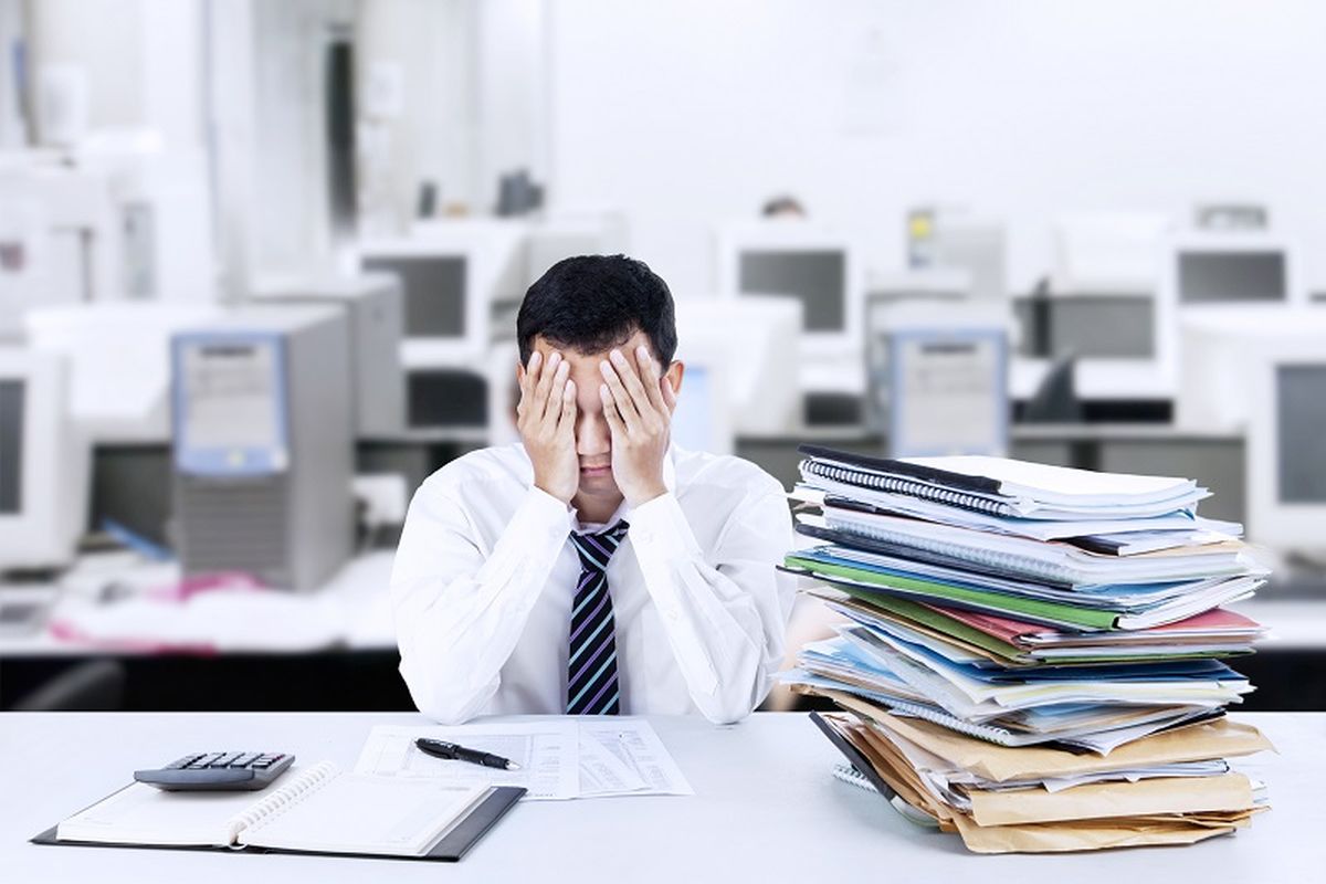 tips mengatasi lelah, cara mengatasi stres setelah bekerja, antistress, mengatasi lelah bekerja, capek kerja seharian, Rutinitas Anti Stres Setelah Bekerja yang Bisa Kamu Coba, 1. Kenali dan atasi penyebab kelelahan, 2. Lakukan aktivitas yang membantu relaksasi, 3. Bangun rutinitas penutup hari kerja, 4. Perhatikan asupan nutrisi, 5. Tidur yang berkualitas, 6. Gunakan dukungan tambahan jika diperlukan