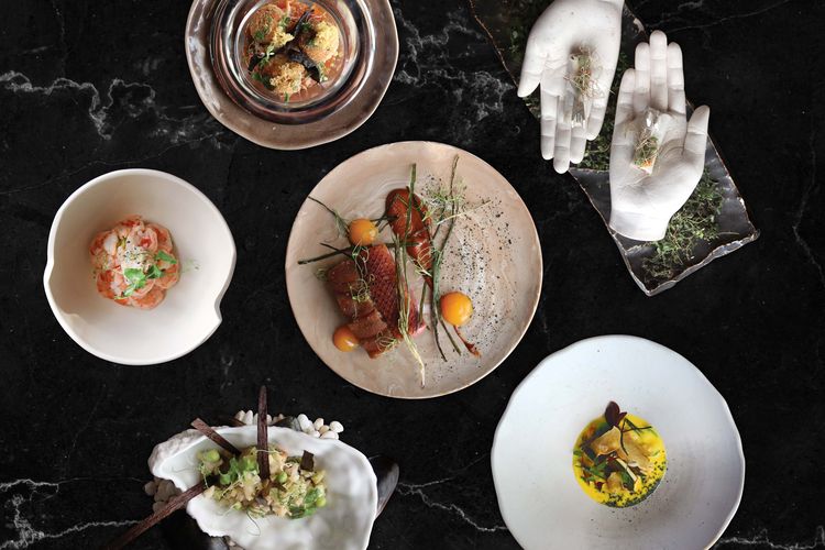 restoran, 8 Restoran Tradisional Terbaik di Indonesia yang Mendunia versi TasteAtlas, 1. Dapur Bali Mula (Les, Bali) – Rating 4.9, 2. Raf Babi Krispi (Denpasar, Bali) – Rating 4.9, 3. Warung Rama (Ubud, Bali) – Rating 4.9, 4. 1945 Restaurant (Jakarta) – Rating 4.7, 5. Warung Mak Beng (Sanur, Bali) – Rating 4.6, 6. Warung Mek Juwel Nasi Campur Ayam (Sayan, Bali) – Rating 4.6, 7. Lapo Marpadotbe (Jakarta) – Rating 4.6, 8. Soto Kadipiro (Bantul, Yogyakarta) – Rating 4.5