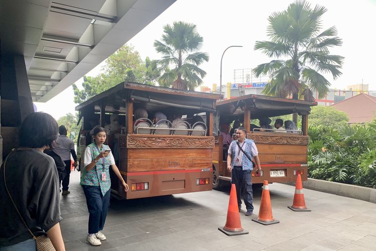 TMII, Stasiun LRT, Cara Naik Shuttle Bus LRT ke TMII Gratis