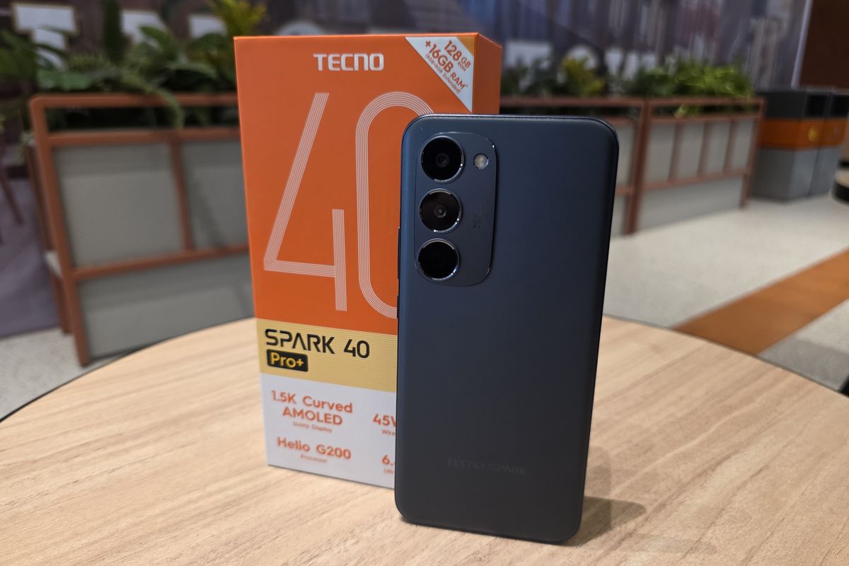 wireless charging, Tempered Glass, unboxing, Magsafe, softcase, Tecno, tecno spark, Tecno Spark 40 Pro Plus, spark 40 pro plus, spesifikasi tecno spark 40 pro plus, harga Tecno Spark 40 Pro Plus, unboxing tecno spark 40 pro plus, Unboxing Tecno Spark 40 Pro Plus, HP Rp 2 Jutaan, Ada 3 Aksesori 