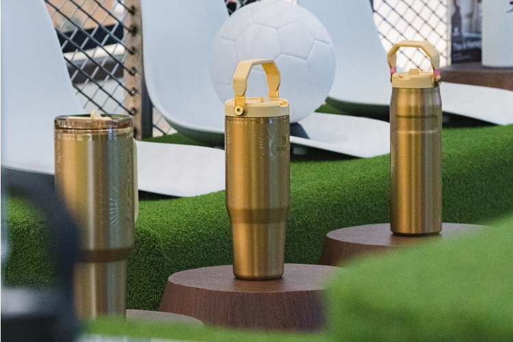 Stanley, Stanley 1913, Stanley Rilis Koleksi Tema Sepak Bola, Kolaborasi Seniman Mancanegara