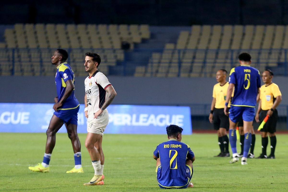 Super league 2025-2026, Persik Kediri, Arema FC, Arema FC Kalah, Suporter Protes Tuntut Singo Edan Berbenah