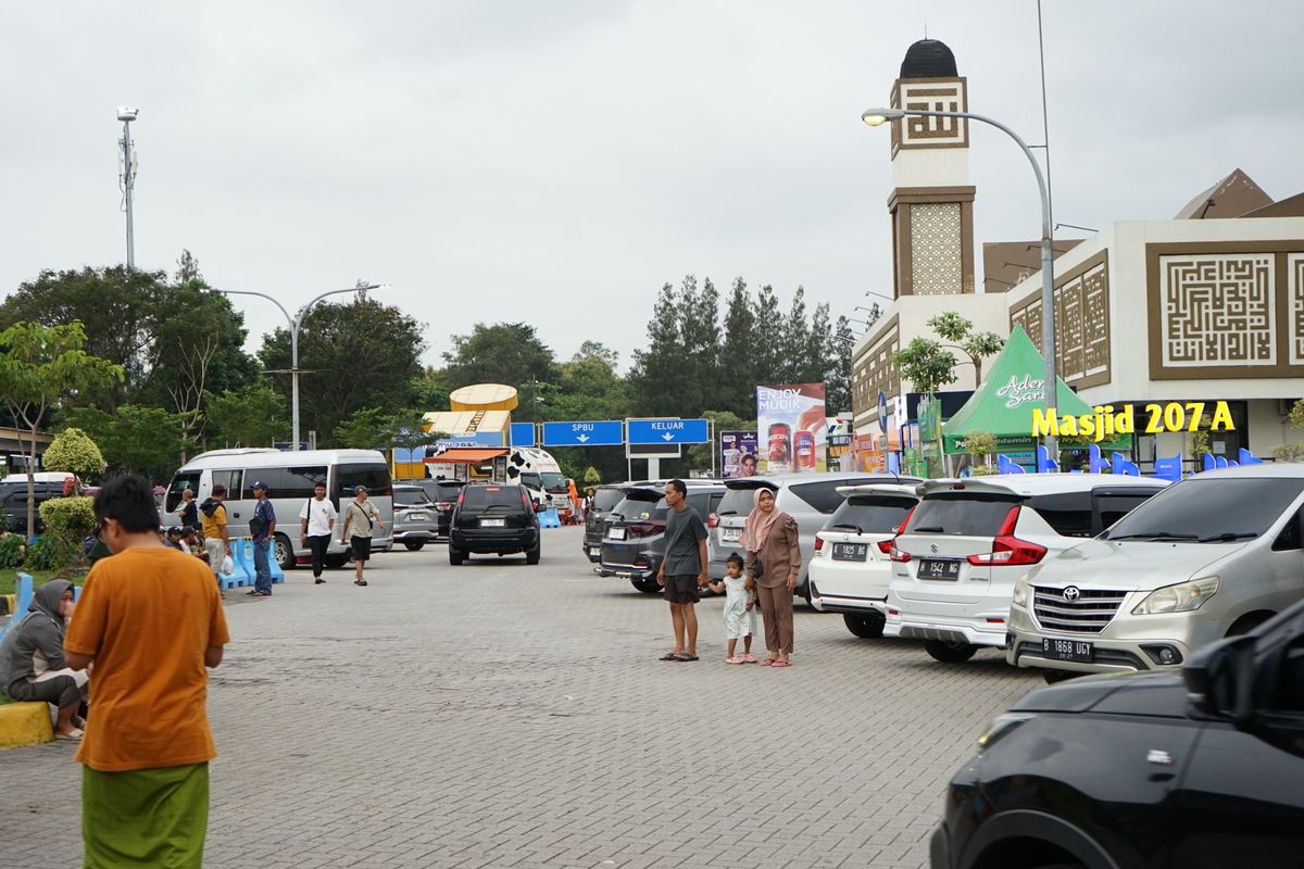 rest area, keluar tol, sistem transaksi tertutup, rest area penuh, Rest Area Penuh Saat Arus Balik? Keluar Tol Bisa Jadi Solusi