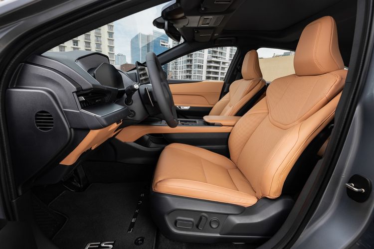 Lexus, Lexus ES, Ketika Unsur Mewah, Hi-Tech, dan Hijau Diramu dalam Kabin Minimalis