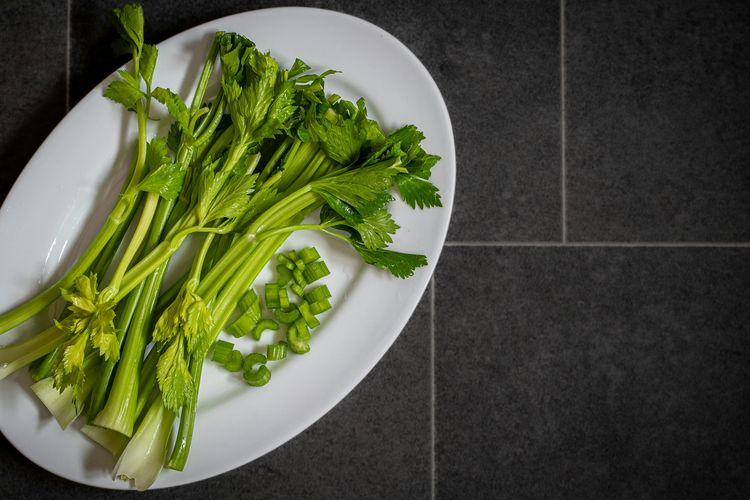 jenis diet, diet yang salah, diet yang dihindari, 8 Jenis Diet yang Sebaiknya Tidak Anda Ikuti, Menurut Ahli Gizi, 1. Diet alkaline, 2. Diet sup kol, 3. Diet HCG, 4. Master cleanse, 5. Diet tanpa gula sama sekali, 6. Diet karnivora, 7. Diet jus seledri, 8. Whole30