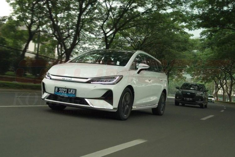 mobil listrik, Wuling, penjualan BEV, Tren Mobil Listrik BEV di Indonesia Mei 2025 Anjlok