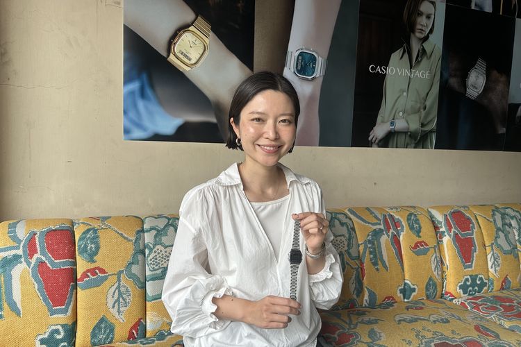 Casio, Casio Vintage, Casio Pela, jam tangan Casio, CASIO VINTAGE Back in Time Ahead in Style, casio pela, casio pela film watch, Casio Pela, Jam Tangan Vintage Paling Tipis yang Jadi Incaran Kolektor, Ketipisan 3,9 mm dan sangat ringan, Dijuluki “Paperwatch” dan penjualan melonjak pesat, Daya tarik warna dan desain dial miring, Warisan desain yang menjadi objek koleksi 