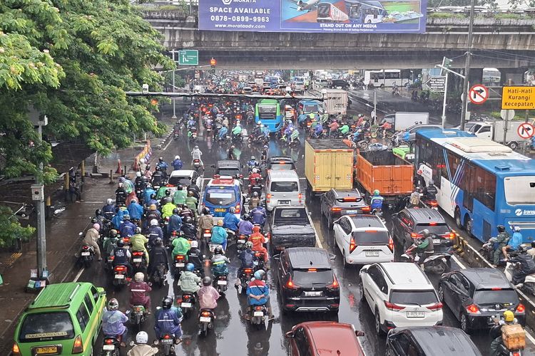 Transjakarta, cuaca ekstrem, Layanan Bus Transjakarta Kembali Normal, 225 Rute Telah Beroperasi