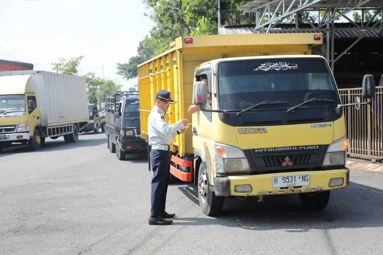 Kecelakaan truk, keselamatan transportasi, gerbang tol ciawi, regulasi angkutan, Kecelakaan Truk Ciawi: Apakah Regulasi Kurang Ketat?, Kecelakaan Truk di Gerbang Tol Ciawi Menjadi Sorotan Publik, Solusi Kecelakaan Truk Tidak Hanya Bergantung pada Infrastruktur, Tiga Usulan untuk Meningkatkan Keselamatan Transportasi, Permintaan Regulasi yang Jelas untuk Pengawasan yang Efektif, Harapan untuk Langkah Konkret dari Pemerintah