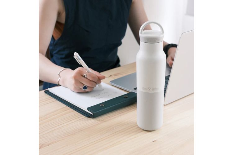 minuman, tumbler, Rekomendasi Tumbler Terbaik, Harga mulai Rp 250.000, 1. Sesuaikan kapasitas dengan kebutuhan harian, 2. Material tepat, 3. Kemampuan isolasi, 4. Fitur tambahan, 1. Tumbler Mosh!, 2. Tumbler Hydro Flask, 3. Tumbler Klean Kanteen, 4. Tumbler Stanley, 5. Tumbler Corkcicle
