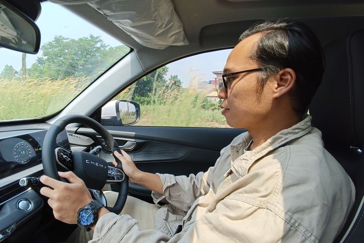 Chery Sales Indonesia, Tiggo Cross CSH, GIIAS 2025, Mobil Hybrid, Review Chery Tiggo Cross CSH: Mobil Hybrid Irit dan Kencang