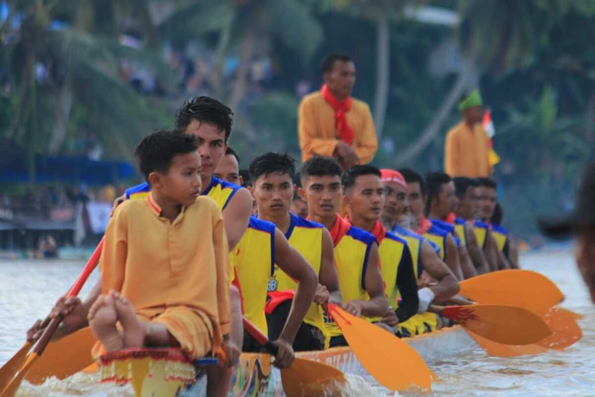 Menteri Pariwisata, Pacu Jalur, pacu jalur, aura farming, menteri pariwisata, Festival Pacu Jalur 2025, Pacu Jalur Masuk Festival Unggulan 2025, Menpar Janjikan Dukungan Promosi dan Fasilitas