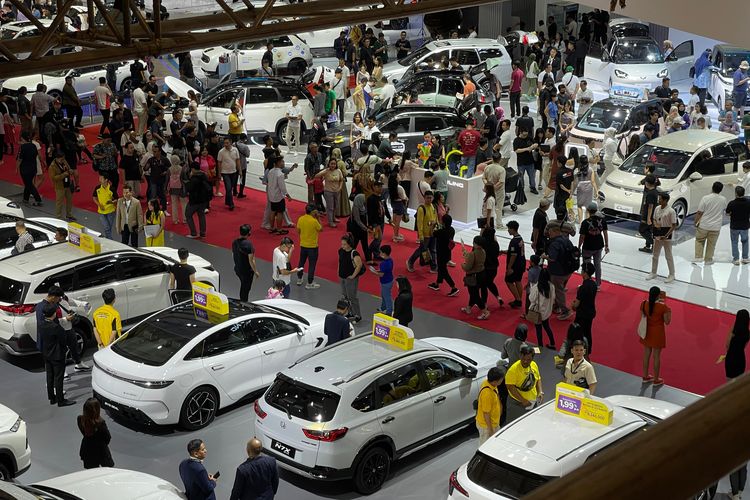 PAsar otomotif ASEAN, pajak kendaraan, penjualan mobil Indonesia, Kukuh Kumara, Tren Penjualan Mobil Malaysia Melesat, Apa Pengaruhnya ke Indonesia?, Indonesia Masih Memimpin Pasar Otomotif ASEAN Meski Malaysia Tumbuh Agresif, Tren Pertumbuhan Penjualan Mobil Malaysia Perlu Dicermati, Kebijakan Perpajakan Menjadi Sorotan Utama, Kurangnya Riset dan Pengembangan Jadi Kendala, Data Resmi Masih Mendukung Indonesia, Tantangan Daya Beli Masyarakat
