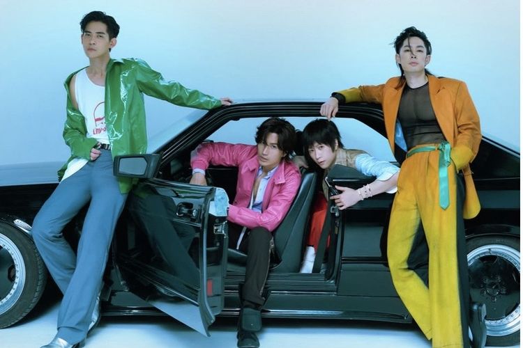 Gelar Konser Malam Ini, Intip 5 Potret Kebersamaan F4 , 1. Foto bersama di atas panggung, 2. Photoshoot bergaya bold, 3. Busana color block , 4. Busana konser yang cerah, 5. Aksi panggung yang dinantikan penggemar