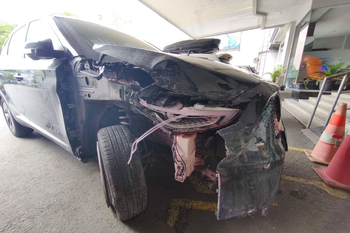 MG ZS EV tabrak hotel, Kondisi MG ZS EV setelah tabrak hotel, Mobli listrik tabrak hotel, Kondisi MG ZS EV Setelah Menabrak Hotel di Klaten