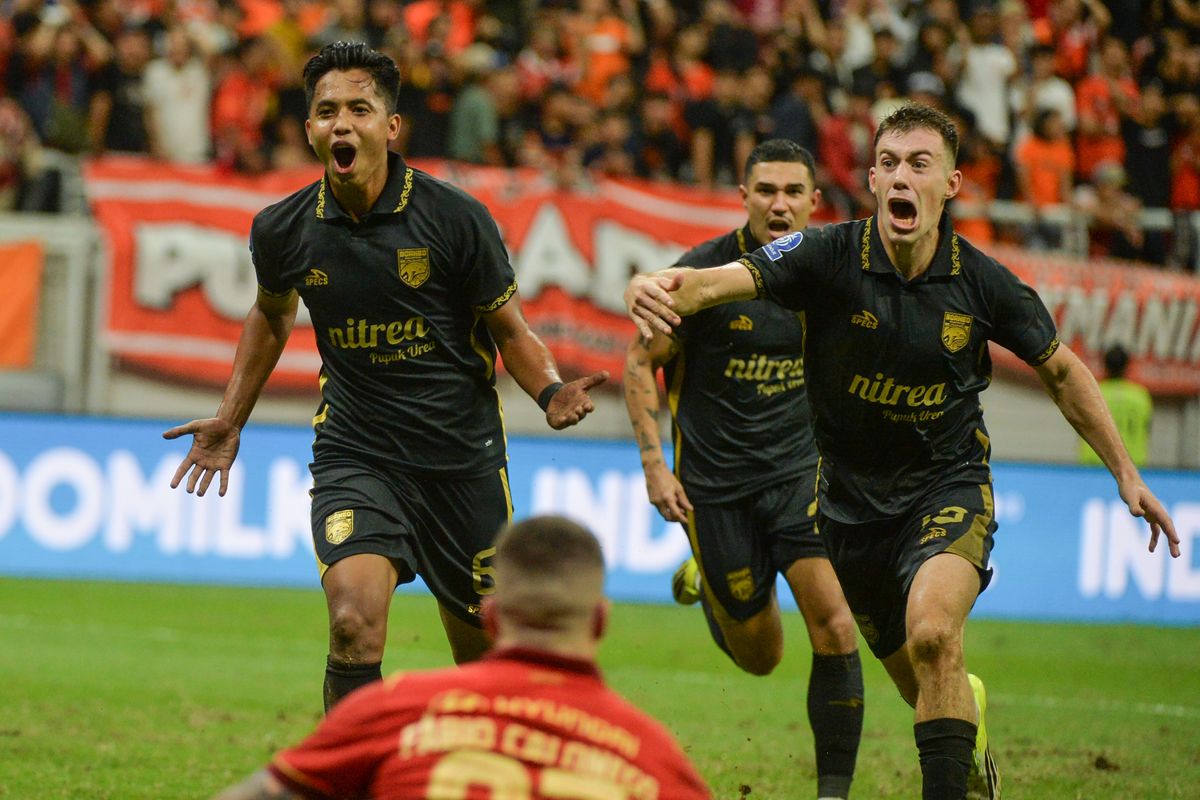 Madura United, Borneo FC, Super League, Mariano Peralta, Koldo Obieta, Lulinha, Nadeo Argawinata, Jordy Wehrmann, Hasil Madura United Vs Borneo FC 1-3, Pesut Etam Terus Bayangi Persib
