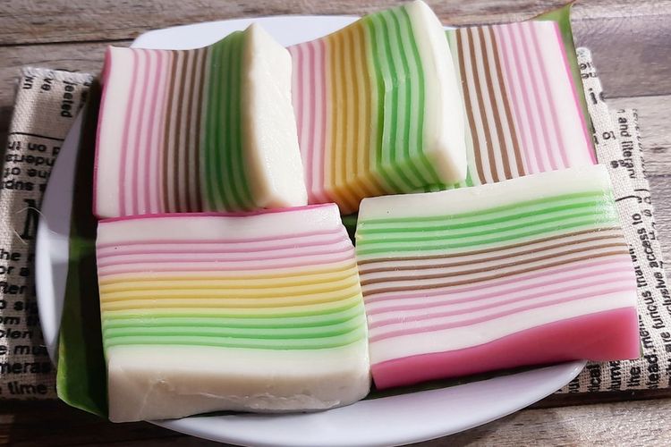 kue tradisional indonesia, kuliner khas indonesia, Hero Green, pink brave, kuliner khas Indonesia berwarna pink dan hijau, kue berwarna pink dan hijau, 8 Kuliner Khas Indonesia Berwarna Pink dan Hijau, Cocok untuk Mengisi Semangat dan Mendinginkan Suasana Hati, 1. Es Pisang Hijau, 2. Selendang Mayang, 3. Putu Mayang, 4. Getuk Lindri, 5. Kue Lapis, 6. Mendut, 7. Bikang, 8. Wajik