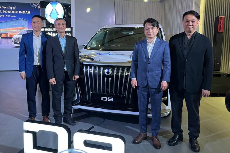 Haka Auto, Denza D9, Grup Diler Sebut Denza D9 Mulai Ganggu Dominasi Toyota Alphard