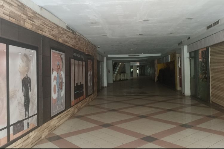 grand mall bekasi, grand mall bekasi tutup, grand mall bekasi ditutup, grand mall bekasi ditutup sejak kapan, Grand Mall Bekasi Tutup, Apa Penyebabnya?, Suasana Sepi dan Gelap di Dalam Mal, Faktor Ekonomi Jadi Pemicu Utama, Dampak Pandemi Masih Membekas, Ruko di Sekitar Masih Bertahan, Harapan untuk Kebangkitan Baru