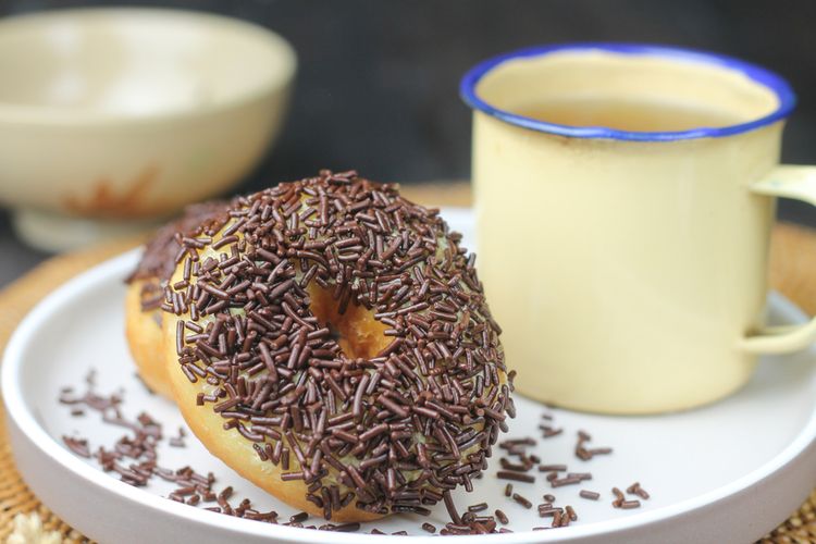sarapan, tips sarapan, Makanan apa yang sebaiknya dihindari saat sarapan, makanan yang dihindari saat sarapan, Bikin Cepat Lapar, Jangan Sarapan dengan 5 Makanan Ini, 1. Yogurt Rasa Buatan, 2. Muffin kemasan, 3. Smoothie dan jus kemasan, 4. Donat dan kue manis, 5. Daging olahan