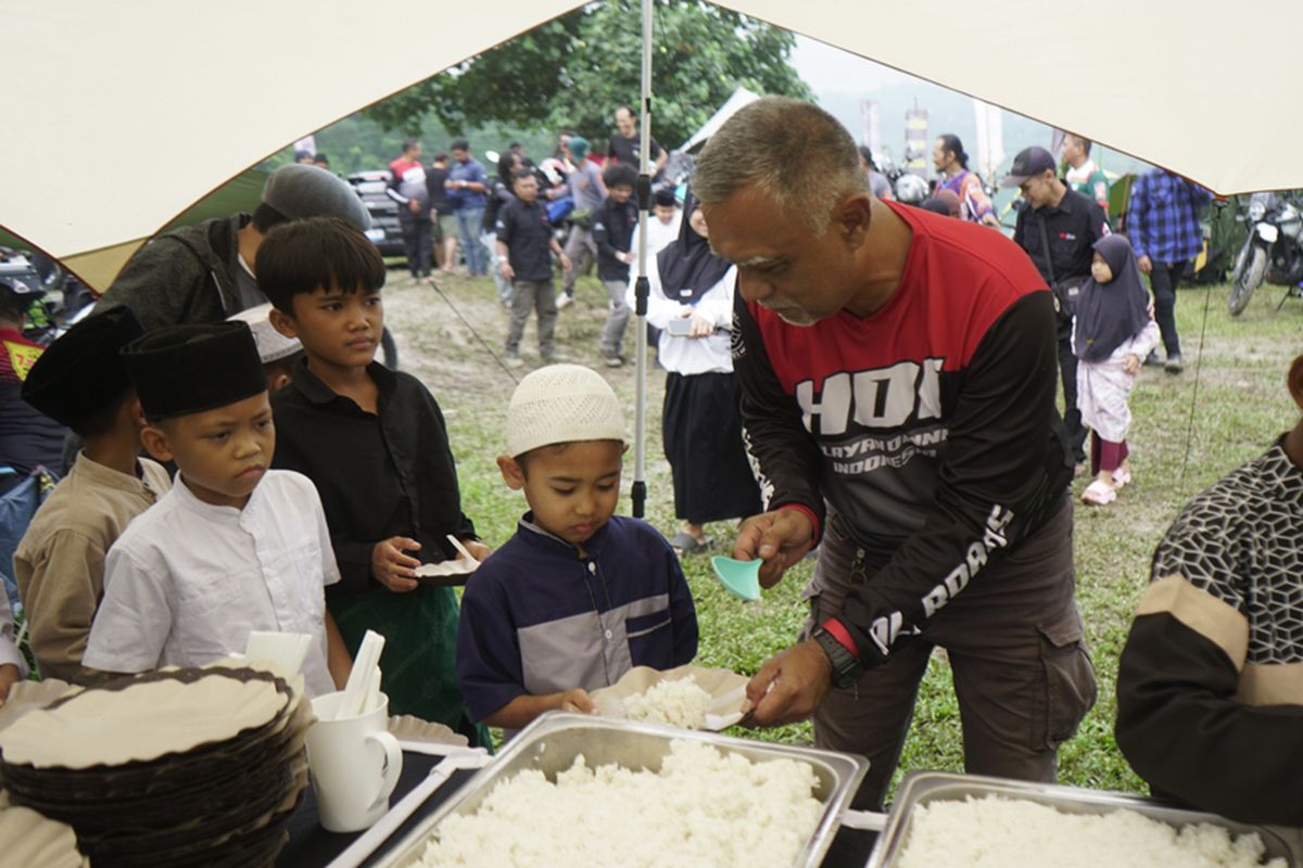 charity, anak yatim, yatim piatu, Baksos, komunitas motor, Komunitas Motor Padukan Motoran dan Berbagi Kebahagiaan