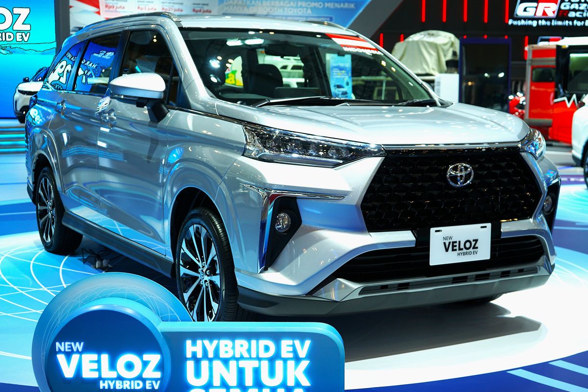 Toyota Veloz Hybrid, VinFast Limo Green, MPV elektrifikasi, vinfast limo green, kendaraan efisien, Toyota Veloz Hybrid vs VinFast Limo Green: Duel MPV Elektrifikasi