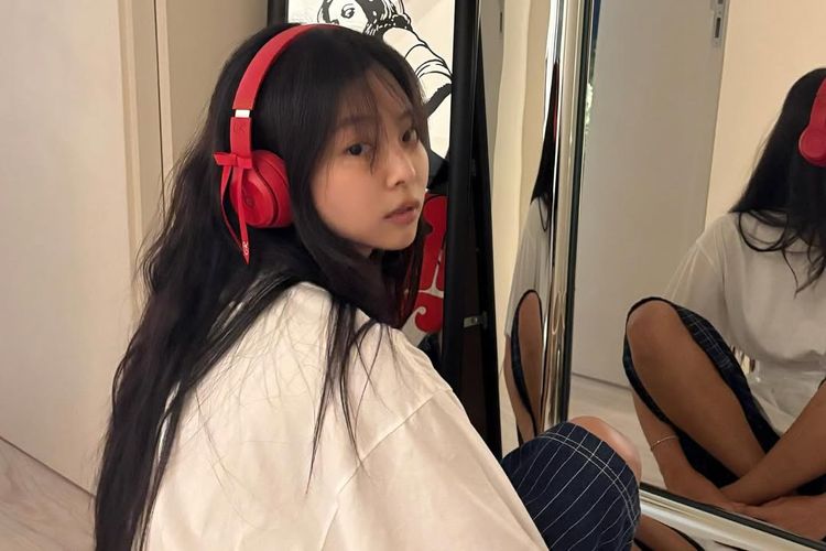 Jennie BLACKPINK, Jennie, Jennie Ruby Jane, Outfit Jennie BLACKPINK, baju jennie blackpink, busana jennie blackpink, outfit jennie, Jennie Blackpink Pamer Foto No-Makeup, Cek Detail Outfitnya