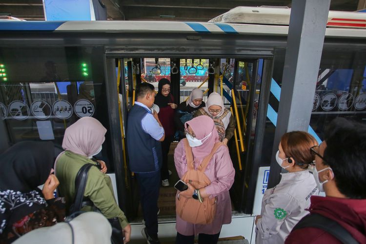 pelanggan harian, Transjakarta, transformasi digital, teknologi AI, Teknologi AI, Transformasi digital, TransJakarta, Transjakarta Capai 1 Juta Penumpang Berkat Teknologi AI