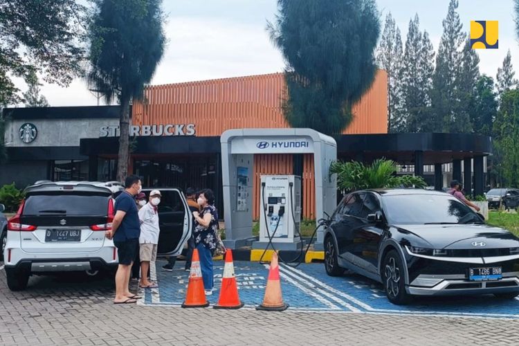 mobil listrik, Penjualan Mobil Listrik Global Tembus 20,7 Juta Unit 2025