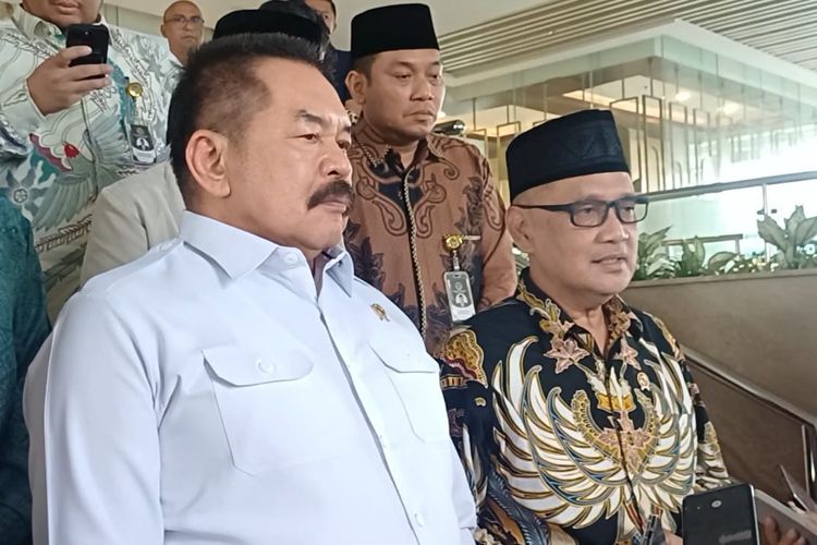 Jaksa Agung, Kajari, Mutasi Kejaksaan, Jaksa Agung S.T. Burhanuddin, mutasi kejaksaan 2025, Daftar Mutasi Kejaksaan Oktober 2025, Sejumlah Kajati dan Kajari Diganti, Penyegaran Organisasi dan Promosi Jabatan, Perombakan Jabatan Kajati di Sejumlah Daerah, Mutasi di Level Kepala Kejaksaan Negeri (Kajari), Perubahan Jabatan Strategis Lainnya